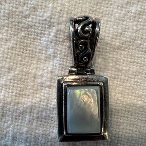 Elegant Silver Pendant with Mother of pearl stone